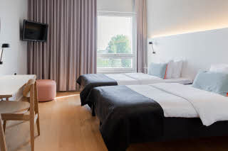 Photo by: Annabelle Antas Standard twin bedroom